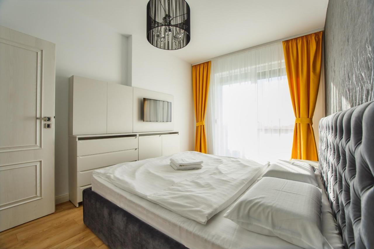Fantastic Apartment At Prima Residence Oradea Exteriör bild