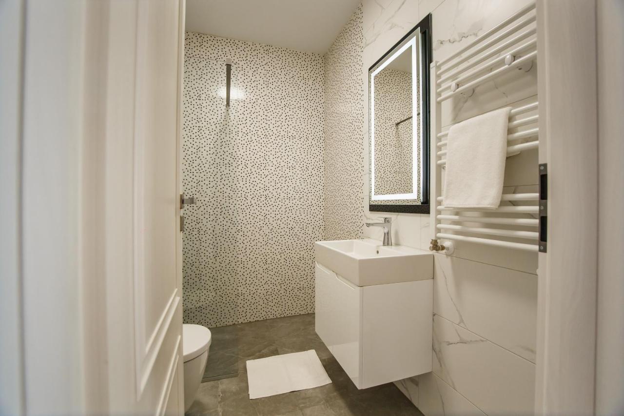 Fantastic Apartment At Prima Residence Oradea Exteriör bild